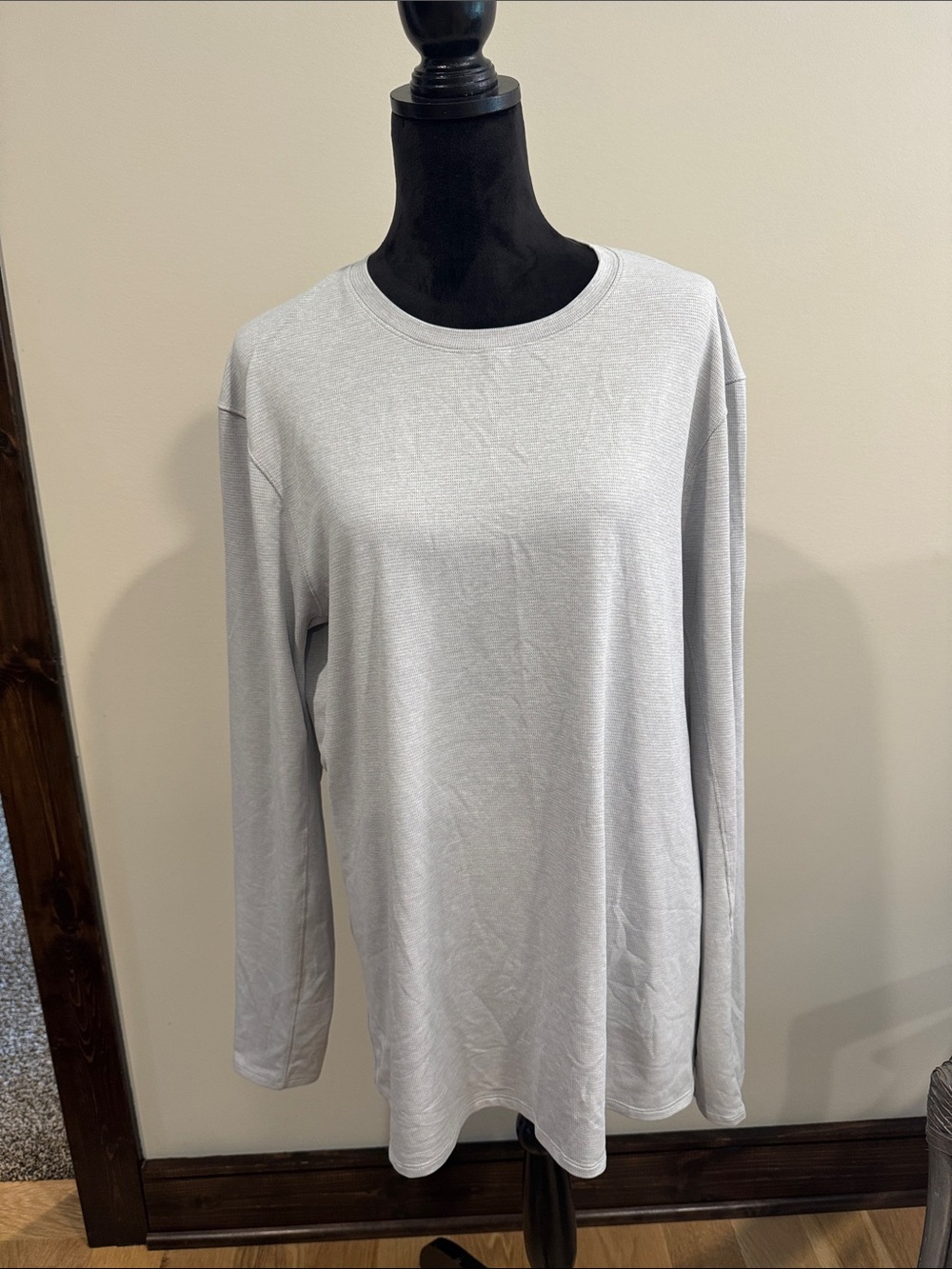 lululemon athletica Men's Long Sleeve Crew - Light Silver Gray